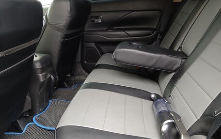 Mitsubishi Outlander III рестайлинг 3, 2013 год, 1 400 000 рублей, 11 фотография