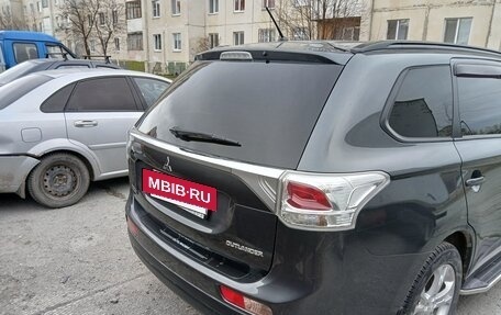 Mitsubishi Outlander III рестайлинг 3, 2013 год, 1 400 000 рублей, 5 фотография