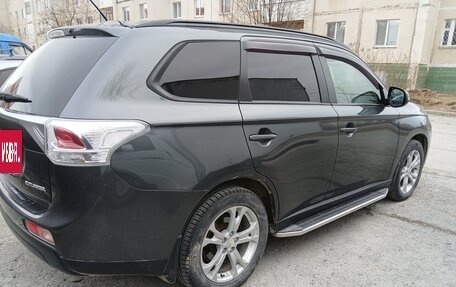 Mitsubishi Outlander III рестайлинг 3, 2013 год, 1 400 000 рублей, 8 фотография