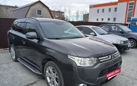 Mitsubishi Outlander III рестайлинг 3, 2013 год, 1 400 000 рублей, 9 фотография