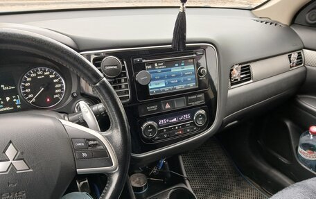 Mitsubishi Outlander III рестайлинг 3, 2013 год, 1 400 000 рублей, 15 фотография