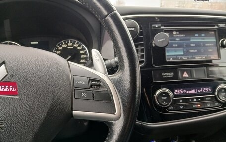 Mitsubishi Outlander III рестайлинг 3, 2013 год, 1 400 000 рублей, 17 фотография