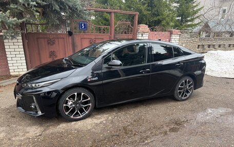 Toyota Prius IV XW50, 2018 год, 2 150 000 рублей, 3 фотография