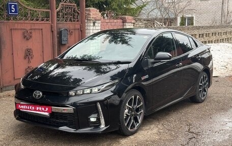 Toyota Prius IV XW50, 2018 год, 2 150 000 рублей, 2 фотография