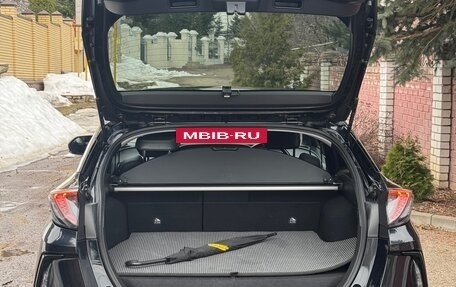 Toyota Prius IV XW50, 2018 год, 2 150 000 рублей, 10 фотография