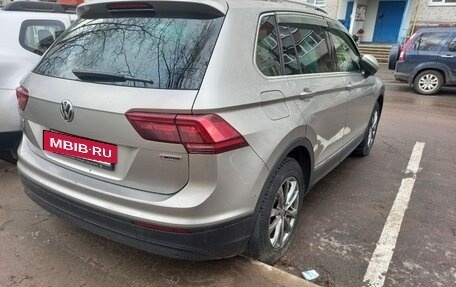 Volkswagen Tiguan II, 2019 год, 2 490 000 рублей, 2 фотография