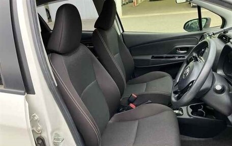 Toyota Vitz, 2019 год, 1 050 000 рублей, 8 фотография