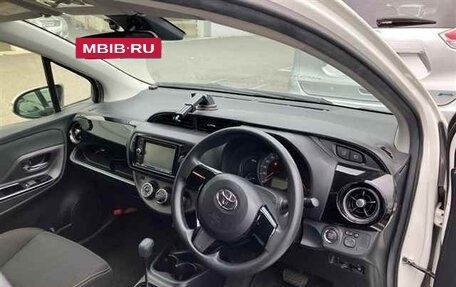Toyota Vitz, 2019 год, 1 050 000 рублей, 10 фотография