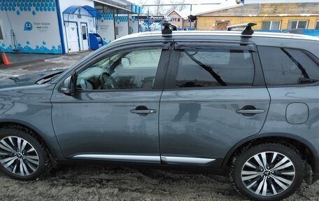 Mitsubishi Outlander III рестайлинг 3, 2019 год, 2 200 000 рублей, 6 фотография
