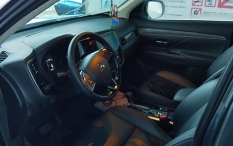 Mitsubishi Outlander III рестайлинг 3, 2019 год, 2 200 000 рублей, 2 фотография