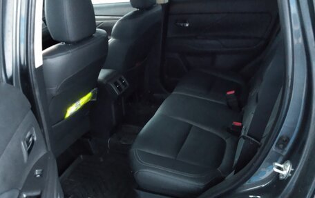 Mitsubishi Outlander III рестайлинг 3, 2019 год, 2 200 000 рублей, 3 фотография