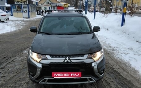 Mitsubishi Outlander III рестайлинг 3, 2019 год, 2 200 000 рублей, 4 фотография