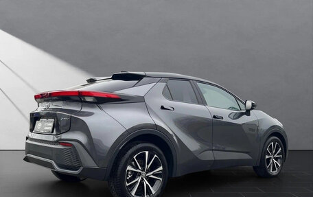 Toyota C-HR, 2025 год, 3 600 000 рублей, 5 фотография