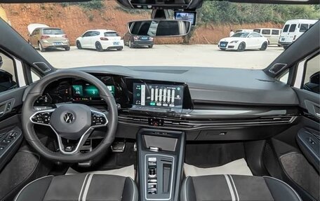 Volkswagen Golf VIII, 2023 год, 1 800 000 рублей, 7 фотография