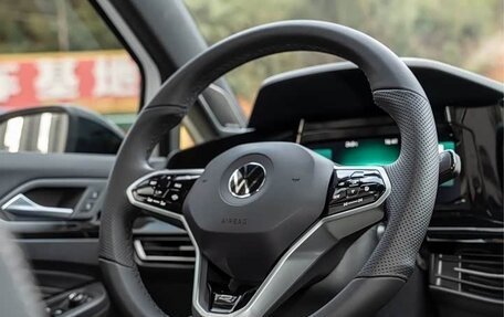 Volkswagen Golf VIII, 2023 год, 1 800 000 рублей, 8 фотография