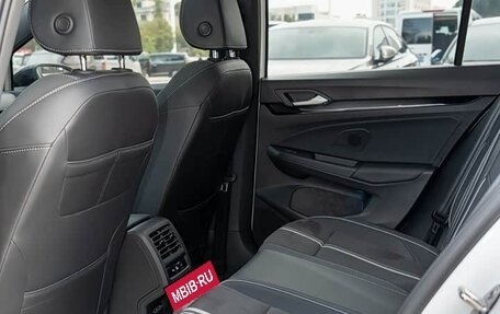 Volkswagen Golf VIII, 2023 год, 1 800 000 рублей, 12 фотография