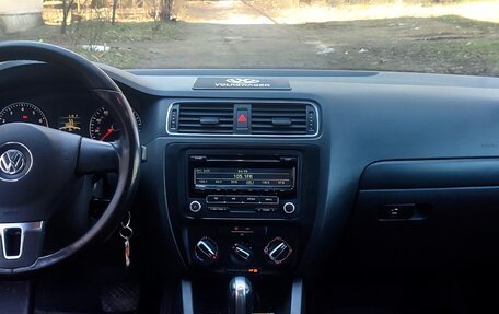 Volkswagen Jetta VI, 2012 год, 950 000 рублей, 3 фотография