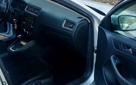 Volkswagen Jetta VI, 2012 год, 950 000 рублей, 10 фотография