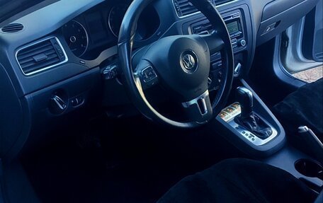 Volkswagen Jetta VI, 2012 год, 950 000 рублей, 6 фотография