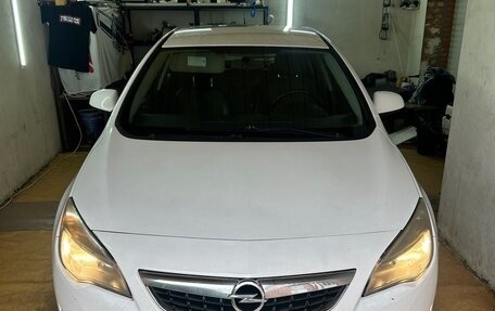 Opel Astra J, 2011 год, 610 000 рублей, 1 фотография