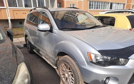 Mitsubishi Outlander III рестайлинг 3, 2010 год, 950 000 рублей, 2 фотография