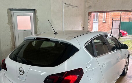 Opel Astra J, 2011 год, 610 000 рублей, 4 фотография