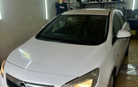 Opel Astra J, 2011 год, 610 000 рублей, 2 фотография