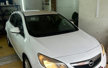 Opel Astra J, 2011 год, 610 000 рублей, 3 фотография