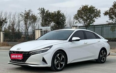 Hyundai Elantra, 2022 год, 1 750 000 рублей, 3 фотография