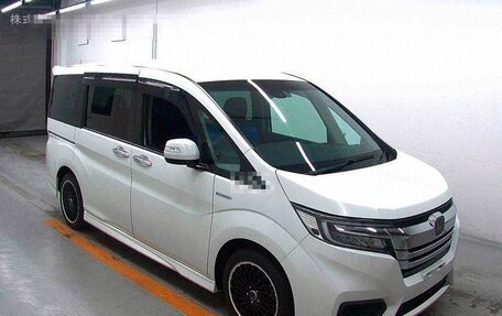 Honda Stepwgn IV, 2018 год, 2 100 000 рублей, 2 фотография