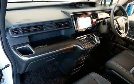 Honda Stepwgn IV, 2018 год, 2 100 000 рублей, 5 фотография