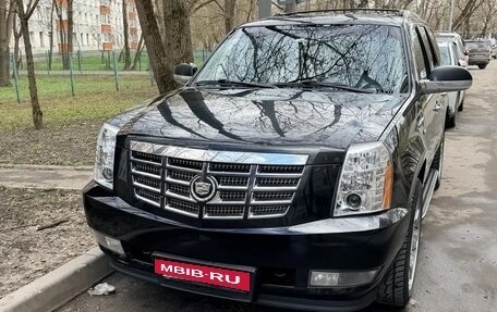 Cadillac Escalade III, 2010 год, 1 850 000 рублей, 2 фотография