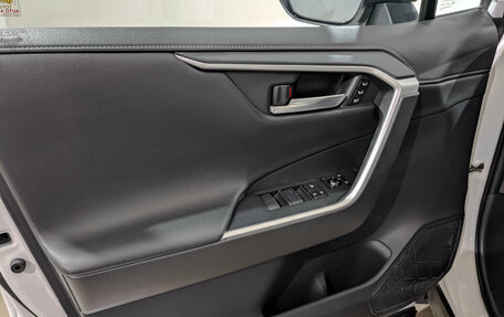 Toyota RAV4, 2021 год, 4 250 000 рублей, 19 фотография