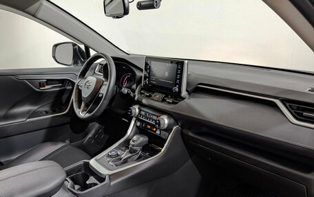 Toyota RAV4, 2021 год, 4 250 000 рублей, 13 фотография