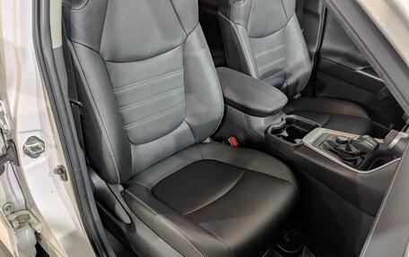 Toyota RAV4, 2021 год, 4 250 000 рублей, 24 фотография