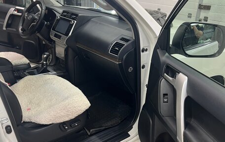 Toyota Land Cruiser Prado 150 рестайлинг 2, 2018 год, 4 600 000 рублей, 21 фотография