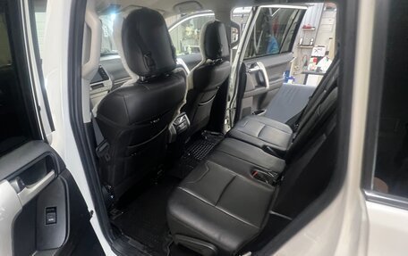 Toyota Land Cruiser Prado 150 рестайлинг 2, 2018 год, 4 600 000 рублей, 13 фотография