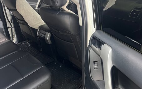 Toyota Land Cruiser Prado 150 рестайлинг 2, 2018 год, 4 600 000 рублей, 20 фотография