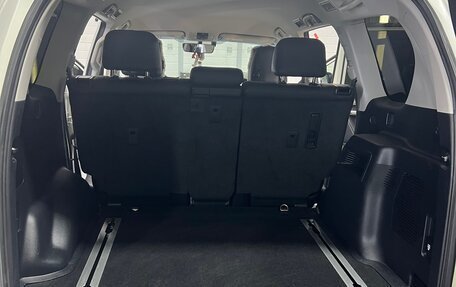 Toyota Land Cruiser Prado 150 рестайлинг 2, 2018 год, 4 600 000 рублей, 27 фотография