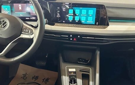 Volkswagen Golf VIII, 2023 год, 2 093 000 рублей, 13 фотография