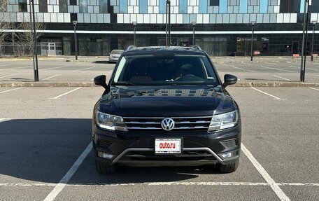 Volkswagen Tiguan II, 2018 год, 2 200 000 рублей, 2 фотография