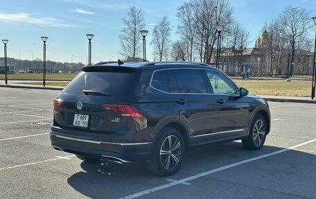 Volkswagen Tiguan II, 2018 год, 2 200 000 рублей, 4 фотография