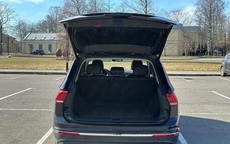 Volkswagen Tiguan II, 2018 год, 2 200 000 рублей, 17 фотография