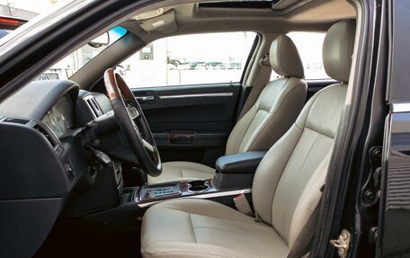 Chrysler 300C II, 2004 год, 625 000 рублей, 11 фотография