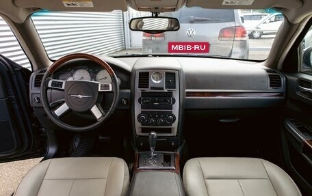 Chrysler 300C II, 2004 год, 625 000 рублей, 15 фотография