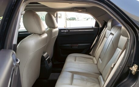 Chrysler 300C II, 2004 год, 625 000 рублей, 17 фотография