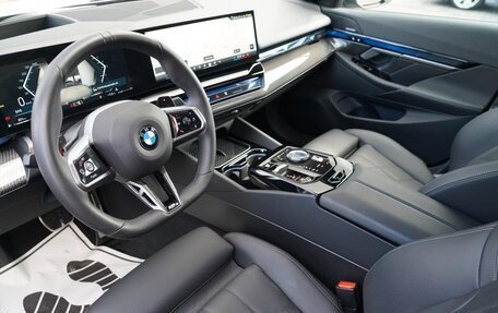 BMW 5 серия, 2025 год, 5 999 999 рублей, 15 фотография