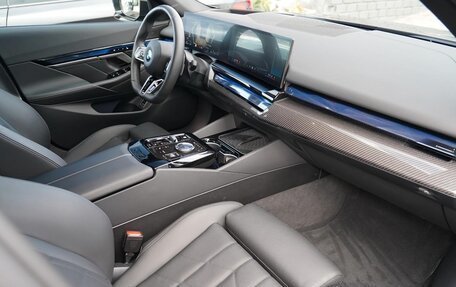 BMW 5 серия, 2025 год, 5 999 999 рублей, 30 фотография