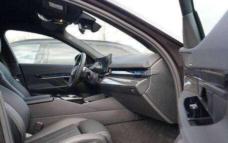 BMW 5 серия, 2025 год, 5 999 999 рублей, 31 фотография