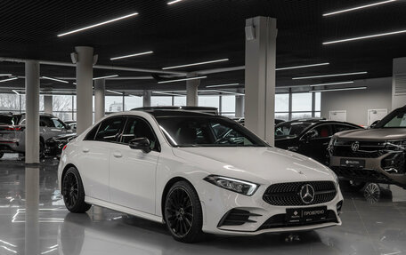 Mercedes-Benz A-Класс, 2019 год, 2 660 000 рублей, 2 фотография